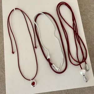 Mode Rood Touw Choker Halsketting Voor Vrouwen Verguld Metaal Waterdruppel Rode Steen Hanger Kunstparel Dubbellaags Sieraden