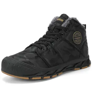 Bottes de neige imperméables pour hommes en camouflage noir avec doublure polaire et semelle.