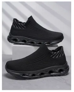 Détail macro de chaussures de course en maille avec semelles creuses à absorption de chocs