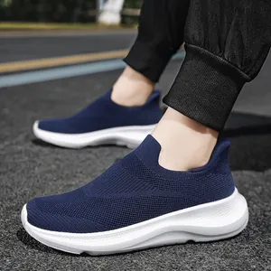 Marineblaue Herren Slipper aus Strickgewebe mit atmungsaktivem Obermaterial und Polstersohle