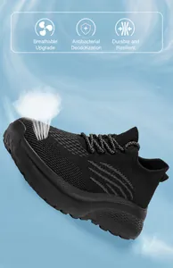 Detail von schwarzen atmungsaktiven Fly-Knit-Sneakern mit grauen Streifen und dicker Sohle