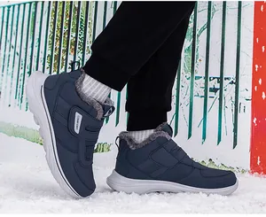 Détail de bottes de neige imperméables pour hommes avec doublure en peluche