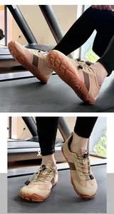 Détail de la semelle antidérapante et du tissu respirant des chaussures de fitness pieds nus