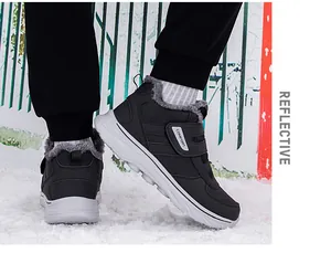 Détail de la doublure en fourrure synthétique et du velcro sur bottes de neige homme