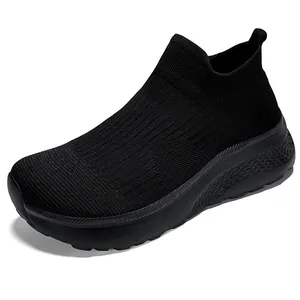 Leichte schwarze Fly-Knit Walking-Sneaker mit Slip-On-Design und gedämpfter Sohle