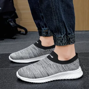 Lichtgewicht ademende fly-knit instappers wandelschoenen met sportief sokkraag ontwerp