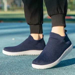 Baskets chaussettes bleu marine pour hommes avec maille respirante et bout large plat