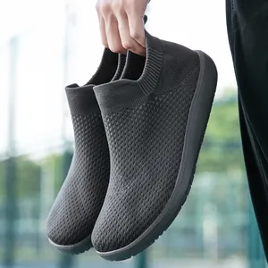 Chaussures chaussettes légères gris foncé respirantes avec semelles épaisses pour hommes