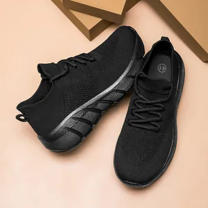 Sneakers in maglia nera leggere e traspiranti con suola ammortizzata per fitness e camminata
