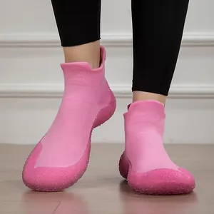 Scarpe sportive rosa in maglia per yoga e fitness con suola in gomma flessibile