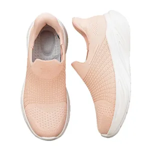 Sneaker da camminata slip-on rosa da donna con tomaia in maglia e suola bianca spessa