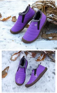 Gros plan sur des bottes de neige mauves imperméables avec doublure en fourrure et semelle