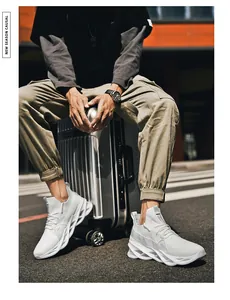 Detail weißer Mesh Klingenlaufschuhe mit atmungsaktivem Obermaterial und hohler Sohle