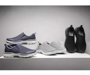 Vue détaillée des baskets à enfiler en bleu, gris et noir avec semelles épaisses amorties