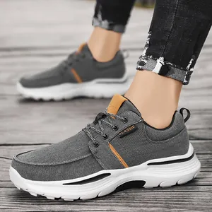 Zapatillas de lona gris oscuro para hombre con suela gruesa bicolor y detalles naranja