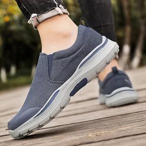 Chaussures slip-on en toile bleu marine pour hommes avec semelle épaisse grise en caoutchouc