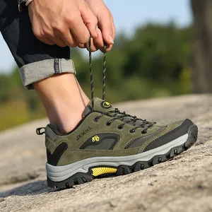 Scarpe da trekking da uomo in pelle scamosciata verde militare con suole in gomma