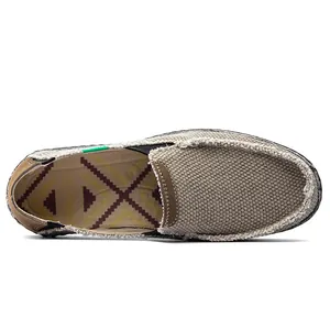 Beigefarbene Canvas-Loafer für Herren mit Fransenkanten und geometrischem Muster