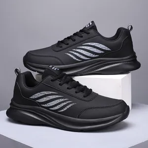 Leichte schwarze Leder-Sneaker für Herren mit Fashion-Logo und dicker Wellensohle