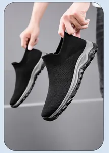 Détail de la maille tricotée respirante et semelle antidérapante de chaussure pour hommes