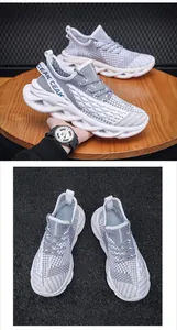 Dettagli della tomaia in maglia traspirante e suola ondulata su scarpe casual da uomo