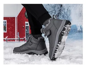 Detailansicht wasserfester Winterstiefel mit dickem Kunstfellfutter und Antirutschsohle