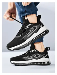 Detailaufnahme der atmungsaktiven Laufschuhe mit sichtbarer durchgehender Luftkissensohle