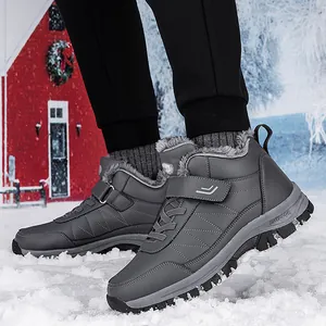 Herren Winterstiefel mit Fleecefutter und rutschfester Sohle in verschneiter Waldlandschaft