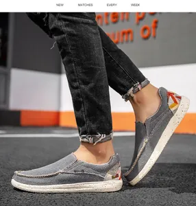 Chaussures en toile grise sans lacets avec broderie CLASSICS et motif au talon