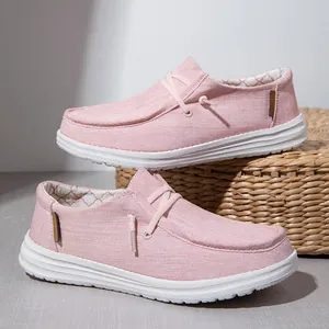 Roze canvas loafers voor dames met witte platformzolen en casual slip-on design