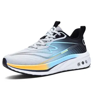 Zapatillas de running para hombre con degradado gris y suela blanca amortiguada