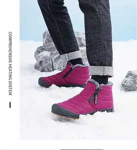 Detail van de rozerode wintersneeuwlaarzen met warme voering van imitatiebont en quiltstof