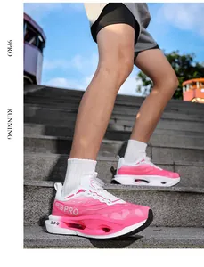 Détail de la chaussure Chitu 9PRO avec dégradé rose et système de serrage rotatif