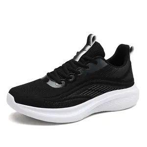 Scarpe da corsa in mesh bianche e nere con suole ammortizzate spesse per uomini e donne