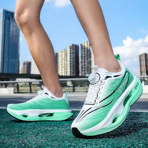 Chaussures de running 9 Pro vert clair avec boucle rotative et semelle à amorti creux