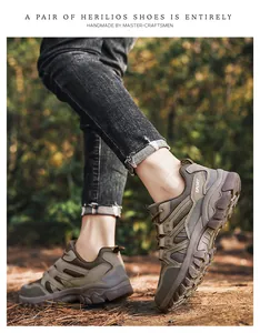 Dettaglio della suola in gomma antiscivolo di scarpe da trekking marroni nella foresta