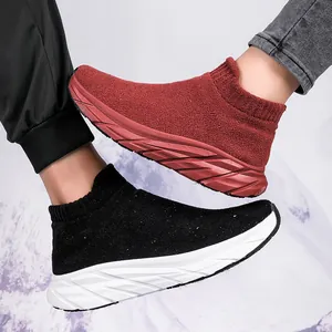 Zapatillas de punto térmico con suela gruesa en rojo y negro para hombre y mujer invierno