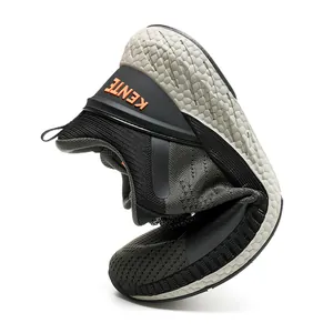 Scarpa da corsa in maglia da uomo flessibile, piegata per mostrare la suola ammortizzata