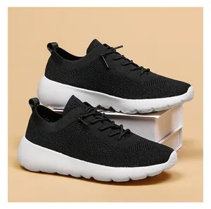 Détail de la tige en maille respirante et fermeture à lacets des baskets de course