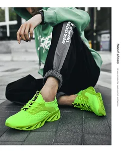 Détail d'une chaussure de sport vert néon pour homme avec texture et semelle épaisse