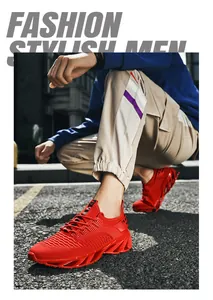 Baskets en maille rouge avec semelle futuriste à absorption de chocs au style lame