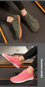Vue détaillée de chaussures d'entraînement respirantes vert olive et roses sur tapis