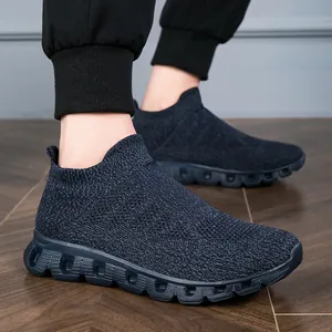 Sneaker a calzino alta blu navy con maglia traspirante e suola ammortizzata
