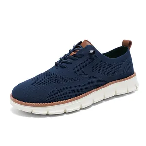 Dunkelblaue atmungsaktive Herren-Loafer mit weißer Wellensohle und braunen Lederdetails