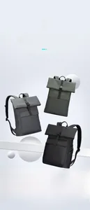Trois coloris de sacs à dos business imperméables avec fermeture roll-top et boucle magnétique
