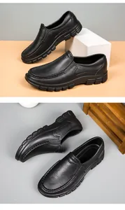 Detailansicht schwarzer rutschfester Kochschuhe mit verstärkter Naht und Gummisohle