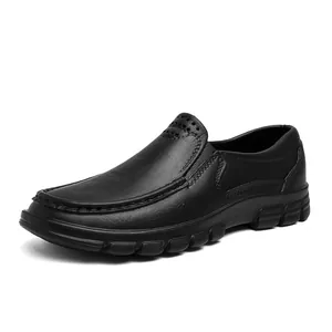 Rutschfeste Herren-Slipper aus schwarzem Leder mit atmungsaktivem Lochmuster-Design