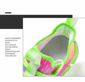 Détail de la doublure en maille respirante et semelle intérieure antidérapante de baskets