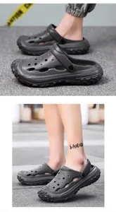Details von dunkelgrauen EVA-Clogs mit rutschfesten Sohlen und Fersenriemen