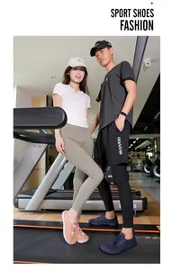 Dettaglio di scarpe sportive in mesh traspirante con lacci elastici sul tapis roulant
